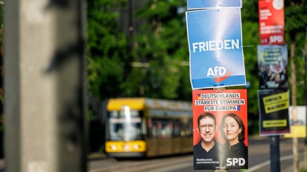 Wut nach Unwetter - Spanier legten Feuer vor Regierungsgebäude