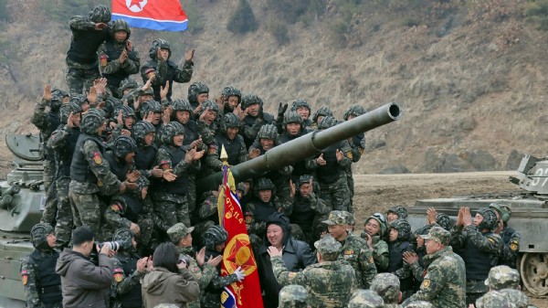 Unzensiert ins WWW - Nordkoreas Soldaten sind Pornofilmen verfallen