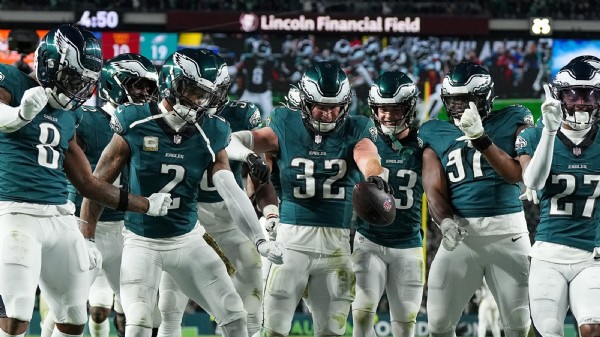 Sieg im Spitzenspiel - Eagles-Wahnsinn: Zwei Touchdowns in 20 Sekunden!