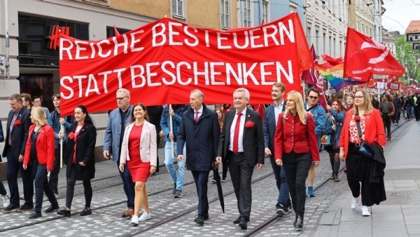 West Wien holt 26:26 - „Kindergarten“ zeigt im Derby mit Remis auf