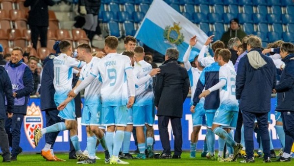 Letzter steigt auf - Fußballmärchen! Zwergstaat schreibt Geschichte