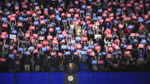 „A President for all“ - Zehntausende Fans bei Abschluss-Show von Harris