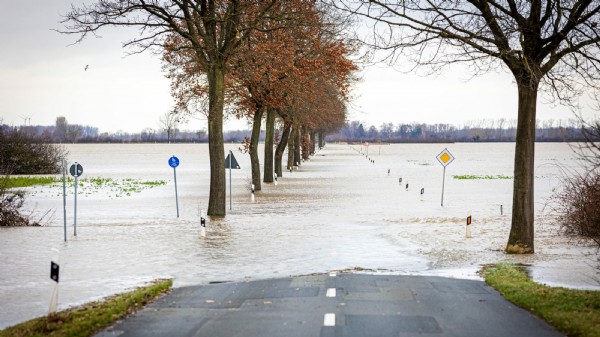 Höchste Warnstufe - Hochwasser halten Deutschland weiter in Atem