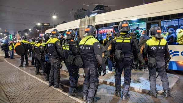 „Pogrom“ in Amsterdam - Verletzte und vermisste Israelis nach Fußballspiel